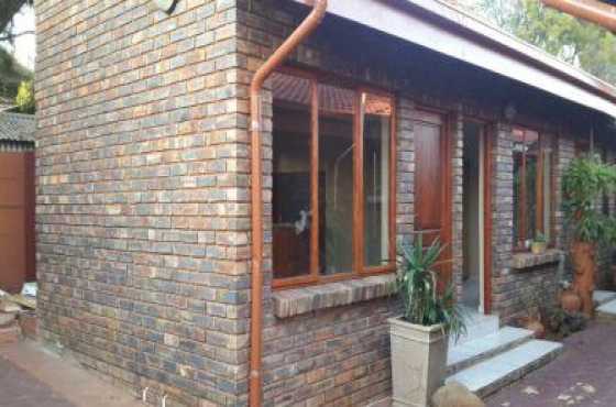 Neat Self contained separate entrance granny flat in Suiderberg. Hercules, Pretoria.