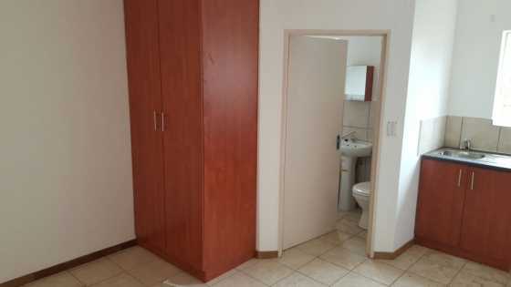 Neat small Bachelors apartment to rent in Gezina