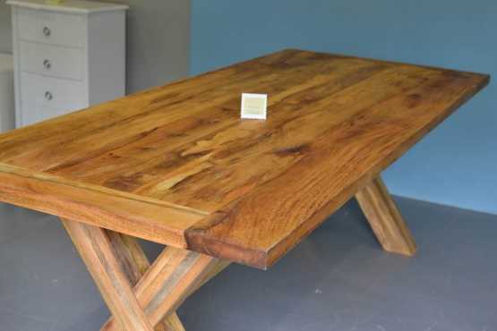 Never been used solid mango wood dining table. Retails for R8999. Contemporary, chic