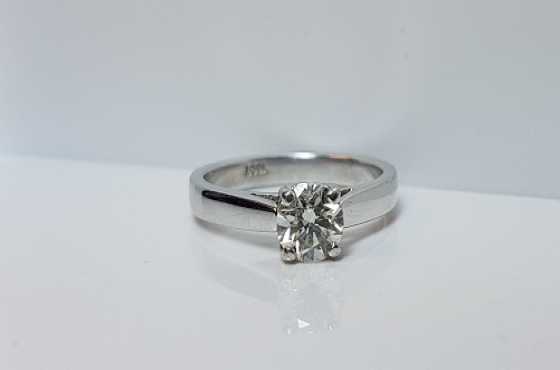NEW 18ct Diamond Ring