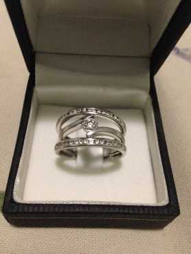 New 18ct white gold ring for sale