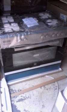 New Electrolux 90cm Gas Stove and Electric Oven