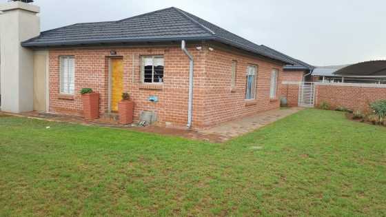 New modern 3 Bedroom stand alone townhouse for sale Andeon Pta West