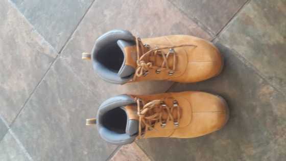 New Timberland Shoes to Swop for 9-10quot Tablet