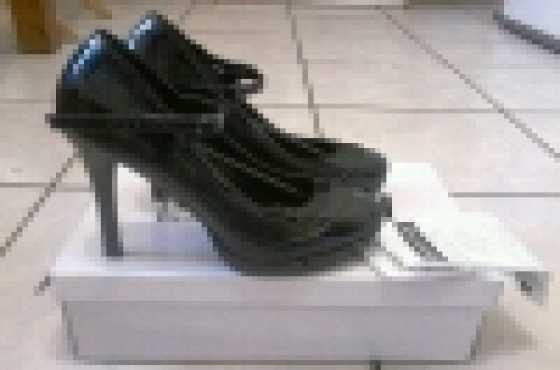 NEW Womens Black Platform Heels, Size 4