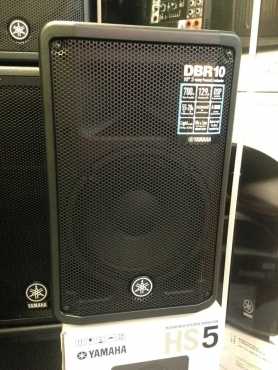 New Yamaha DBR10 700W 10quot Powered Speaker