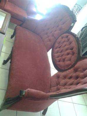 NICE ANTIQUE COUCH