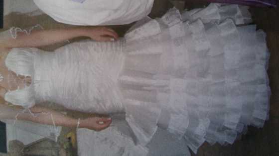 Nice White Wedding Dress For Sale for R4000.00.