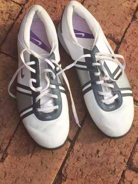 Nike Ladie golf shoe size 5