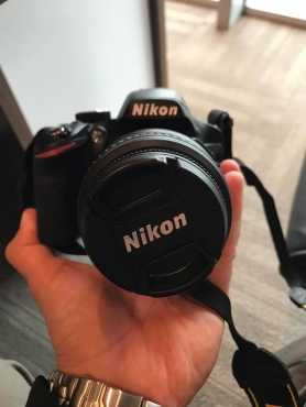 Nikon D3200 (Mint Condition)