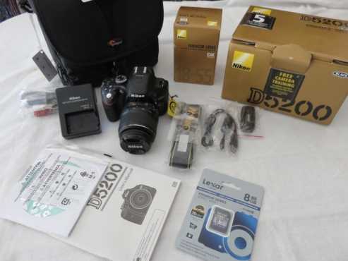 NIKON D5200 with 18-55 Lens