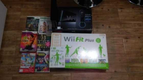 Nintendo WII resort, sport, Balancingfitness board,controls amp 7 Games