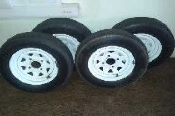 Nissan 1400 rims and tyres