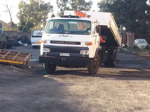 nissan ck10 tipper crane