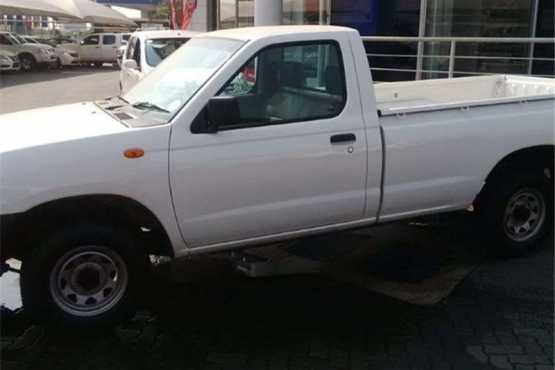 Nissan Hardbody 2.0 LWB with AC