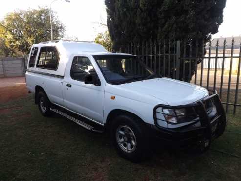 Nissan Hardbody 2.0i LWB SC in Excellent condition with Canopy