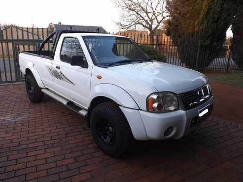 Nissan Hardbody 2.4i LWB High Rider in Immaculate condition