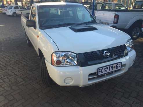 nissan hardbody np300 2,5tdi lwb pu sc 2014 model