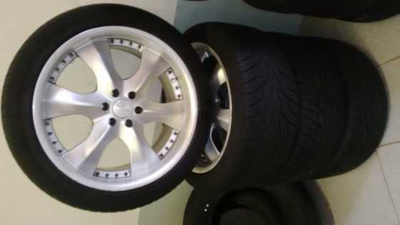 Nissan navara 20 mags with used tyres 2754520 about 80 treads r7999 set