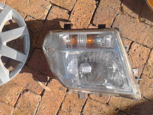 Nissan Navara right headlight