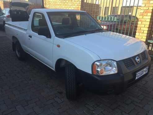 nissan np300 hardbody 2000i swb pu sc 2011 model