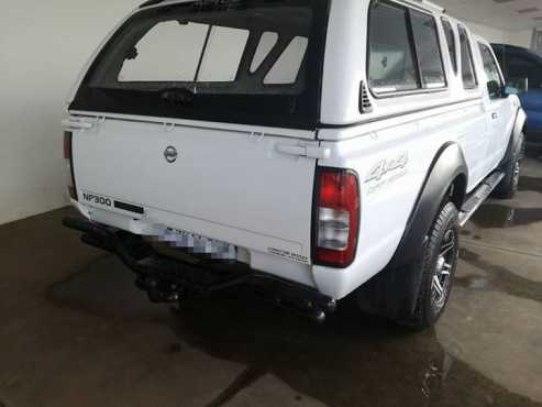 Nissan np300 hardbody 2.5 tdi 44