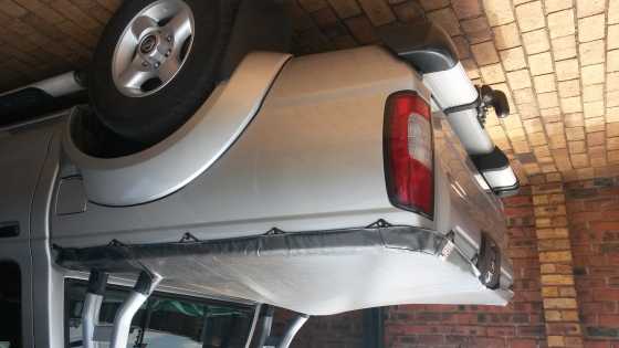 Nissan NP300 tonneau cover