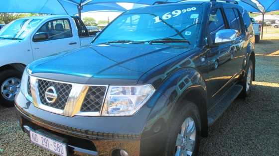 Nissan Pathfinder 2.5dCi Auto - 2009