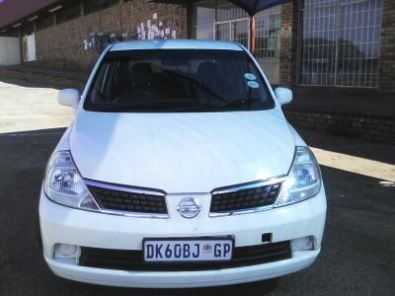 Nissan Tiida 1.6 Visia