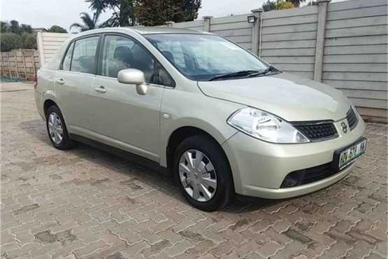 Nissan Tiida Sedan 1.6 Visia