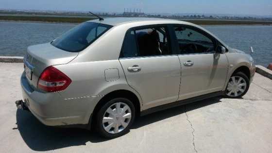 Nissan Tiida visia plus Sedan