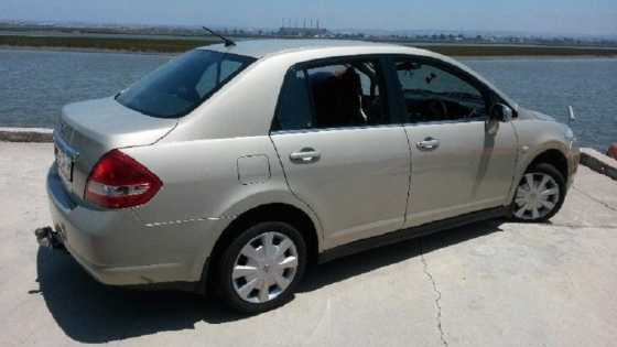 Nissan Tiida visia plus Sedan