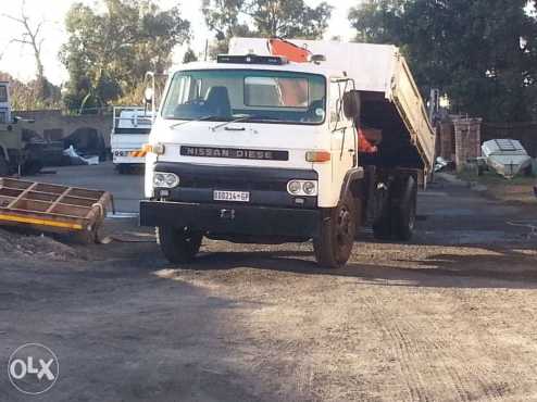 nissan tipper crane truck