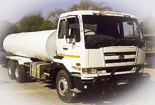 Nissan UD440. 18000l Water truck