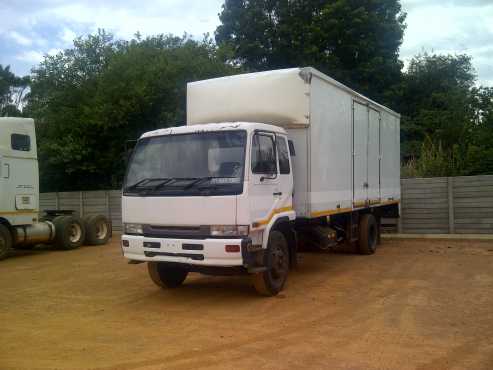 Nissan ud80 8 ton closed body truck for sale