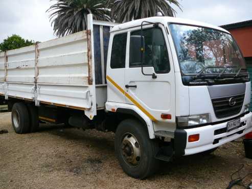 NISSAN UD80 TRUCK