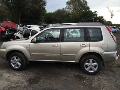 NISSAN X TRAIL STRIPPING