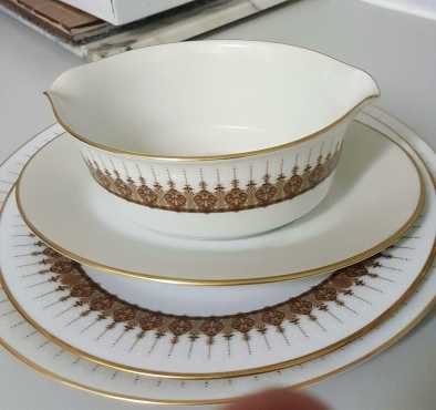 Noritake 67piece dinner set