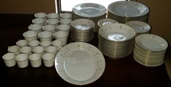 Noritake Courtney 6520 Dinner Service 109 piece