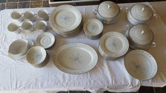 Noritake dinner set