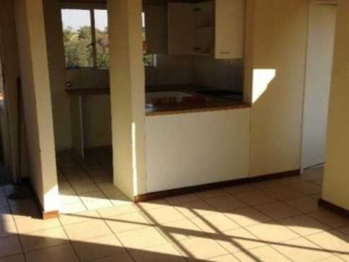 NORTHGATE 2Bedroomed townhouse to let for R5600 excl wampl 2ND FLOOR APARTMENT