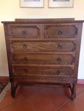 Oak chest of drawers