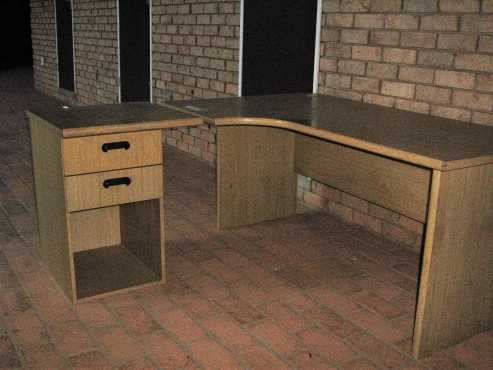 Oak vineer desk with credenza