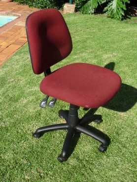 Office chair on wheels  with adjustable height and back R450