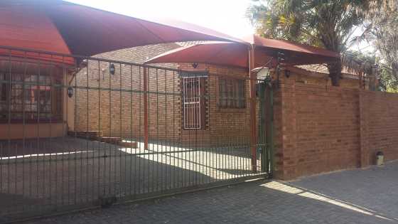 Office space with en-suite bathroom to rent in Waverley Pta