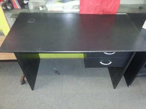 office table almost new urgent sale