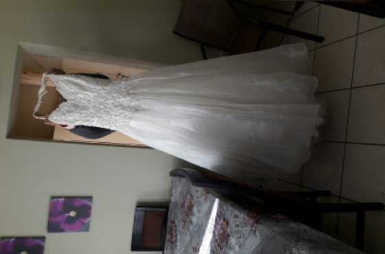 offwhiteweddingdress