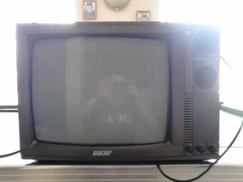 Old school quotGiantquot TV 37cm CRT (Black and White) R100neg