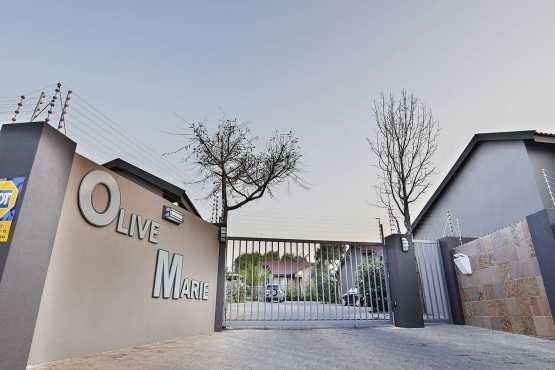 Olive Marie 3 Bedroom, Lounge,Kitchen,Braai, 1 full Bathroom Unit in The Reeds Centurion