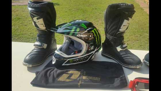 OND helmet size medium like new worn Twice